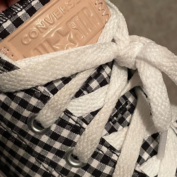 Checker black and white Converse kids size 1. Light wear on toe and base. - Picture 6 of 6